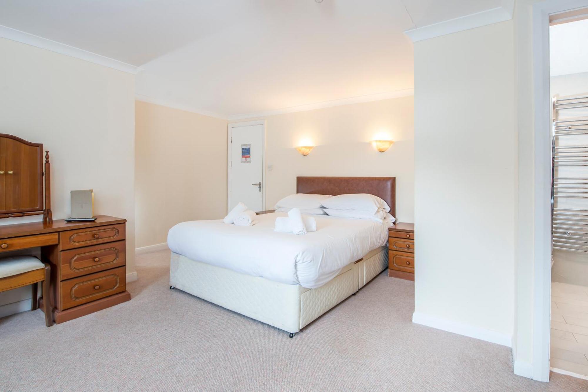 Trewern Arms 4* Nevern